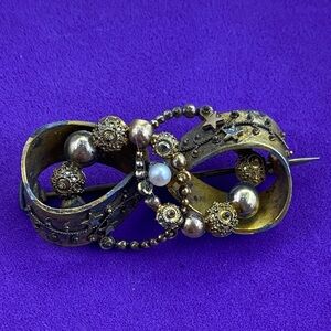 💛 Antique Victorian Gold Filled Infinity Ribbon Brooch with Seed Pearls